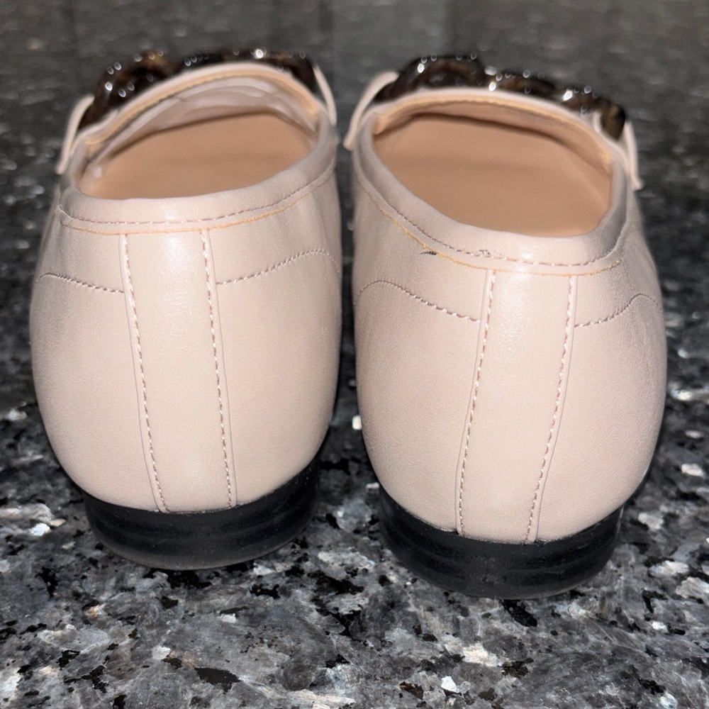 Bandolino Beige Loafers with Black Chain Detail - Picture 5 of 6